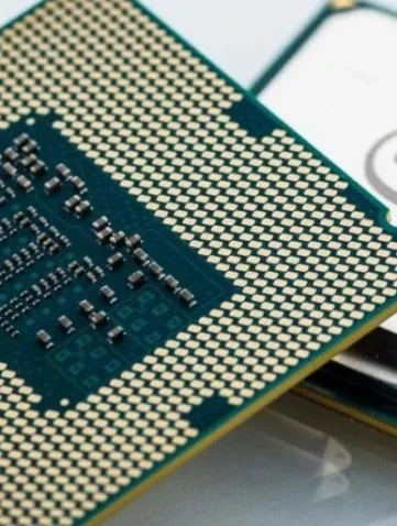 Detalle de los contactos de un procesador Intel