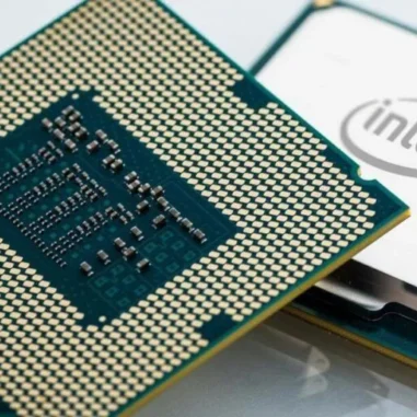 Detalle de los contactos de un procesador Intel