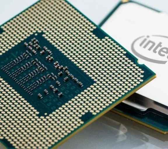 Detalle de los contactos de un procesador Intel